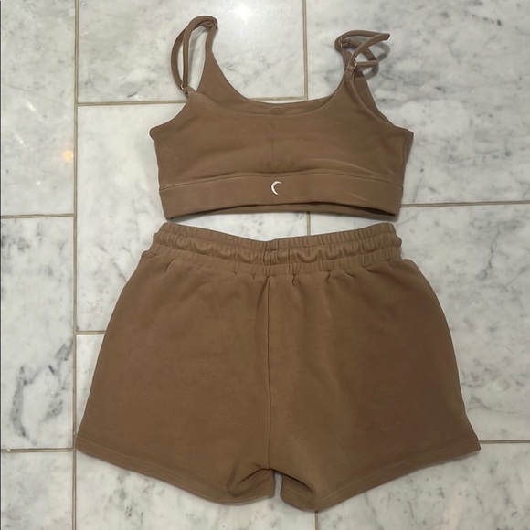 Brown sweat material Bra in a medium (runs small) and Shorts in a small - Picture 4 of 4